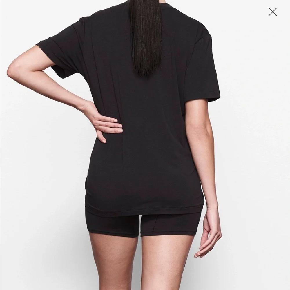 SKIMS boyfriend t-shirt, Onyx, women’s sz small - Picture 2 of 7